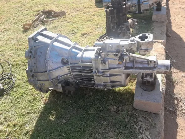 Isuzu KB Petrol Auto / 6VDI V6 AUTOMATIC GEARBOX