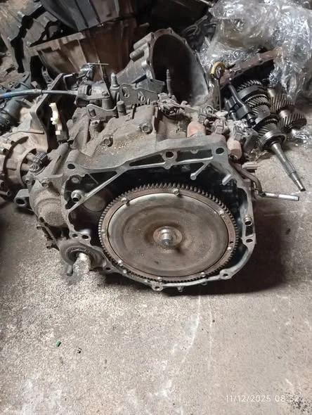 HONDA CIVIC AUTO GEARBOX (R20A)