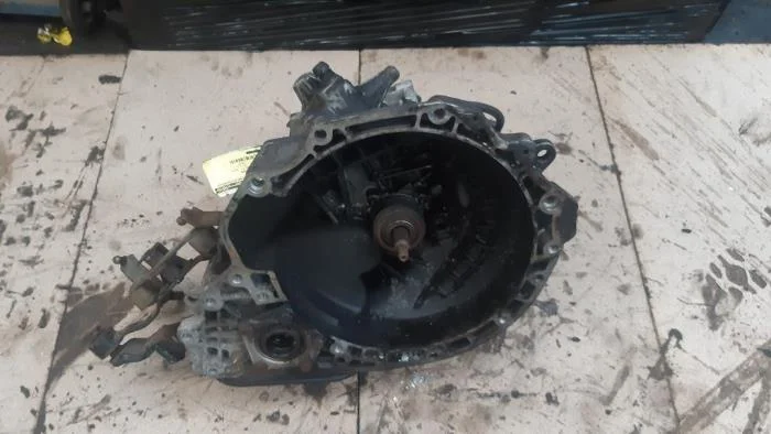 DAEWOO NUBIRA 1.8 5SPD GEARBOX