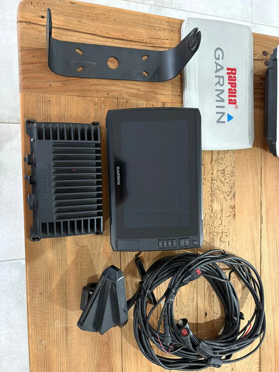 Pre Owned Garmin livescope lvs32 bundle